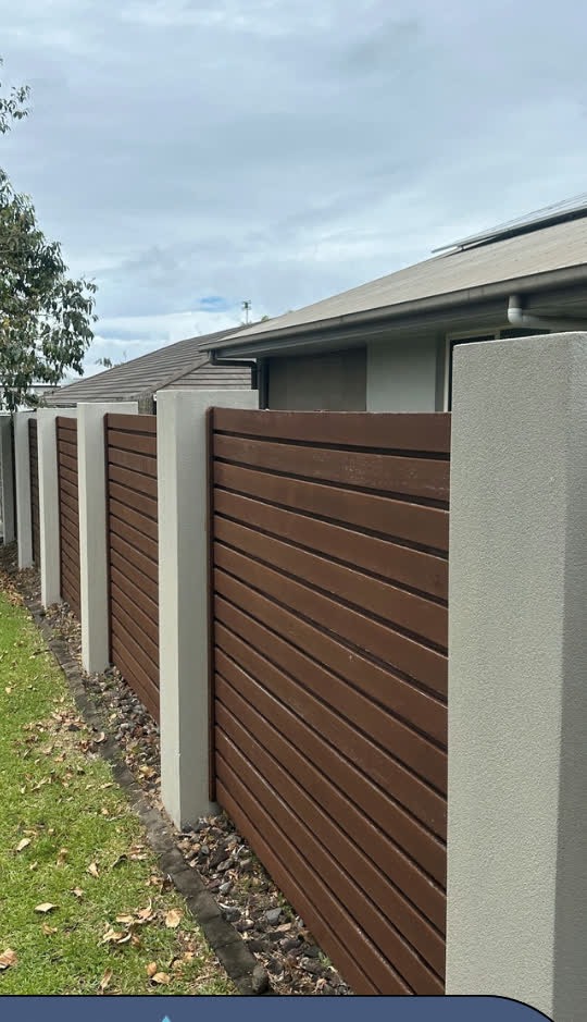 Timber fence on the Sunshine Coast before and after WETR soft washing after cleaning