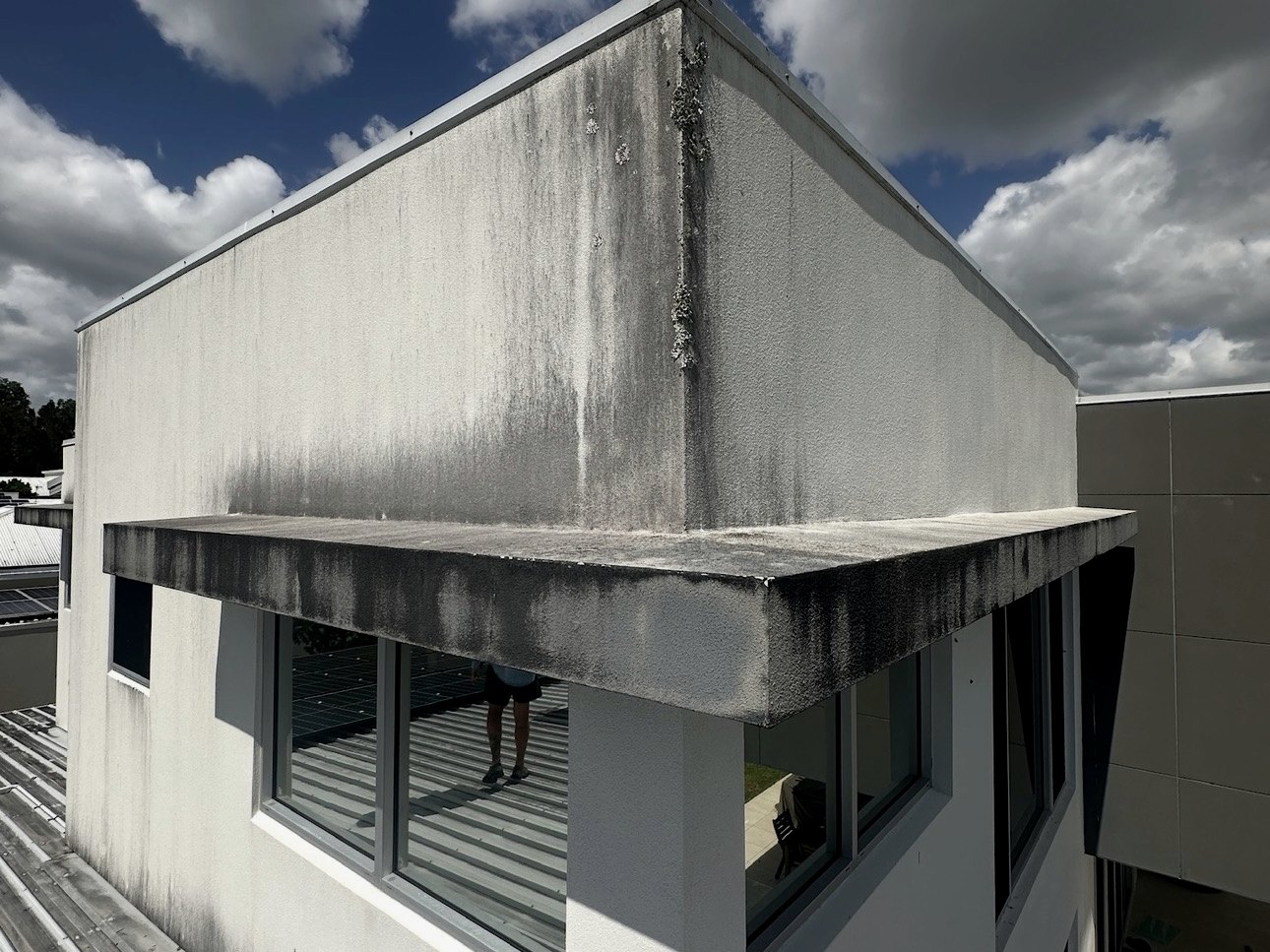 Warana render parapet soft-wash in Warana — before restoration