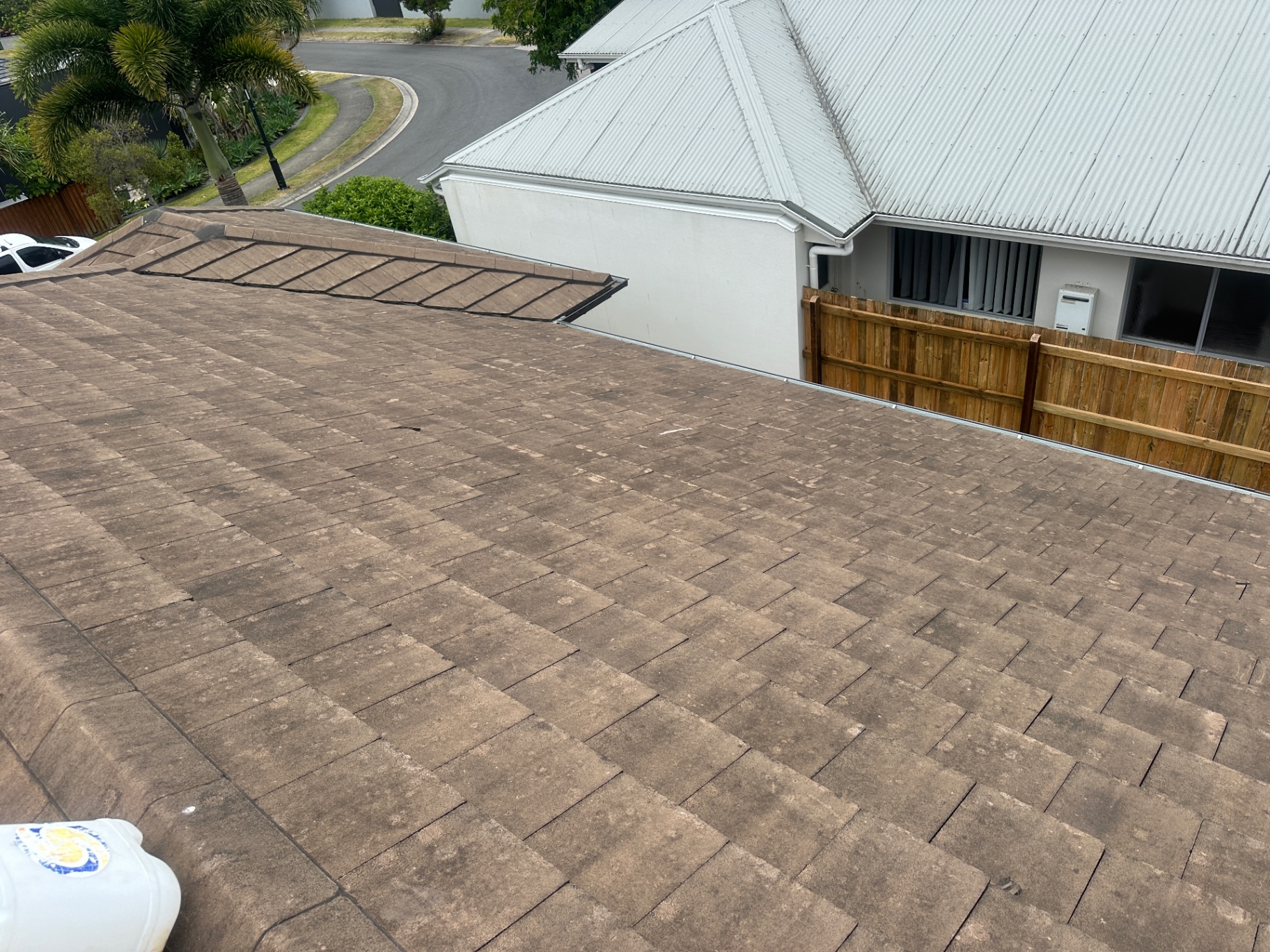 Mapleton hinterland tile roof restoration in Mapleton — before restoration